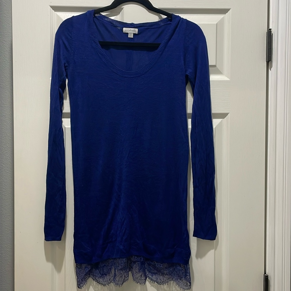 💙Beautiful Sweater tunic with lace hem. Size S.